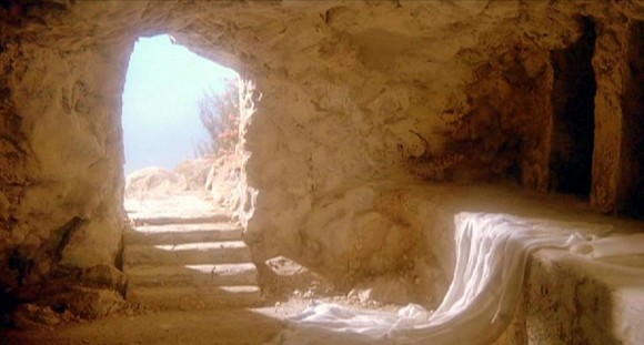O Sepulcro está vazio... Cristo ressuscitou verdadeiramente.