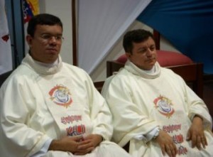 Pe Sávio (Coordenador do Setor Juventude) e Pe Júlio Cesar (Chanceler e Canonista da Curia Arquidiocesana)