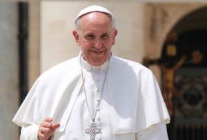 Santos no son superhombres sino personas que han conocido el amor de Dios, dice el Papa.