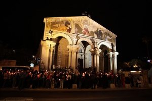 Procissão das velas - vigilia no Getsemani - Pentecostes Terra Santa