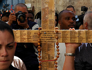 Peregrinos na Via Crucis em Jerusalém