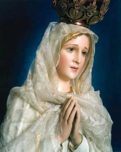 O uso do véu, da saia e da corrente na consagração a Maria