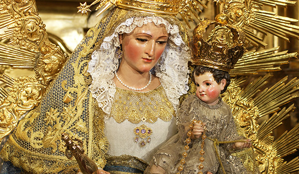 Saiba qual a origem da festa de Nossa Senhora da Luz e a sua ligação com outras festas celebradas na mesma data.