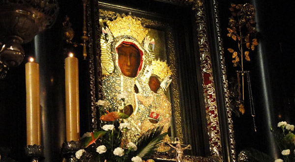Saiba por que a Virgem Maria é venerada com vários nomes ou títulos por todo o mundo.