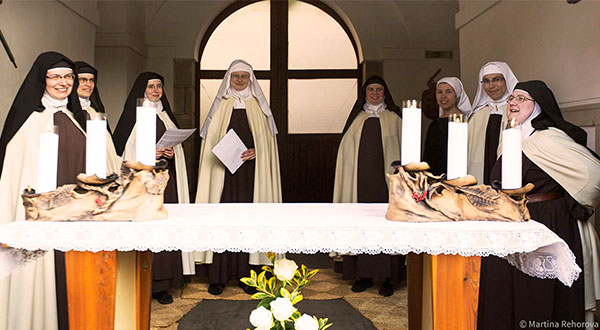 Irmãs Carmelitas Descalças em Praga são prova do triunfo do Imaculado Coração de Maria.