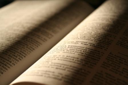 Quais os livros que não tem na bíblia evangélica Qual A Diferenca Da Biblia Catolica E A Protestante