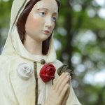 Os pedidos e as promessas de Nossa Senhora Rosa Mística