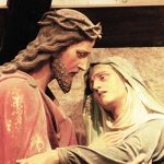 O que significa sermos vítimas de Maria?