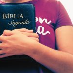 Viver a Bíblia no dia a dia: uma experiência que transforma tudo