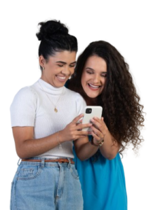 Iasmin Gouvea e Sara Sabará fazendo cadastro vocacional