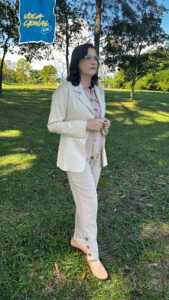 Patrícia Coelho rezando o terço mariano