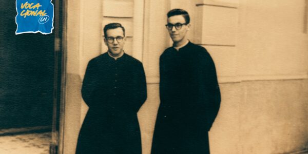 Padre Jonas Abib adolescente no seminário de Lavrinhas com amigo durante formação vocacional